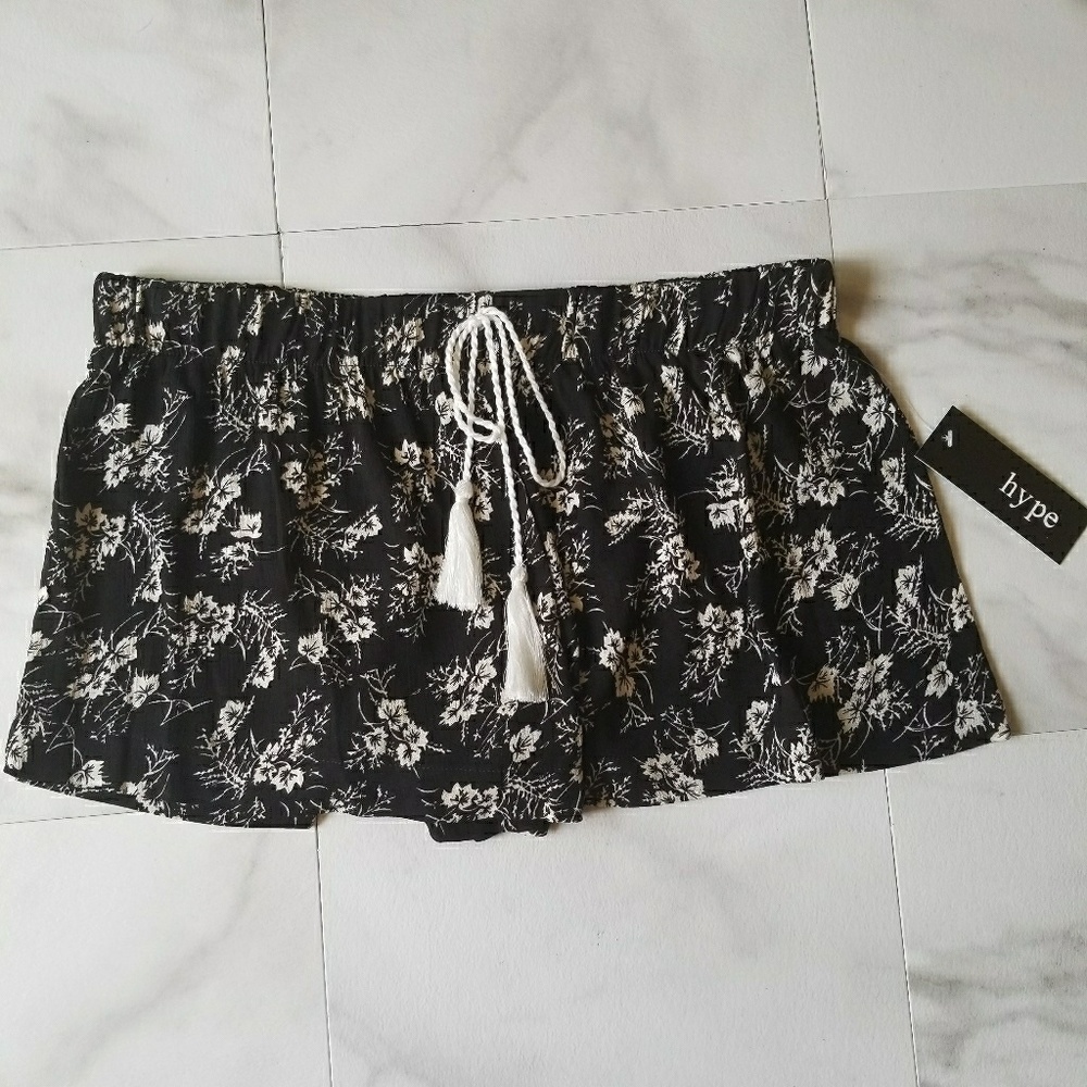 Floral print shorts size XL (8-9 US size)